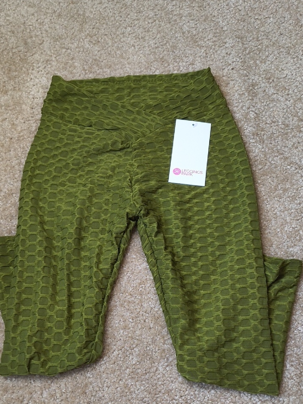 Leggings Park Branded Tag - Olive Green Honeycomb Backdrop Size S T33